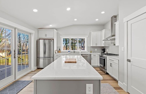 Skaneateles Haus | Cozy & newly-renovated ranch nestled in the town of Skaneateles.