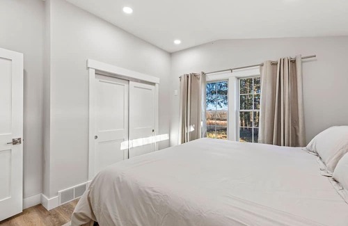 Skaneateles Haus | Cozy & newly-renovated ranch nestled in the town of Skaneateles.