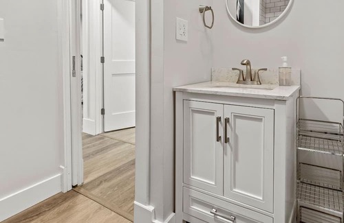 Skaneateles Haus | Cozy & newly-renovated ranch nestled in the town of Skaneateles.