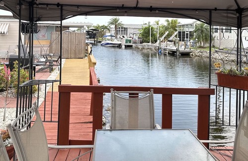 Punta Gorda Haus | Punta Gorda Mobil home w/enclosed lanai Steps from pool/club house. Dog friendly