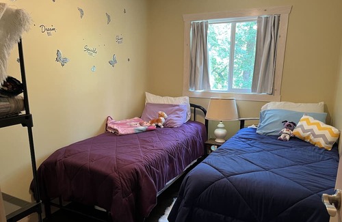 Division No. 4 Kabine | Private cabin with hot tub and gazebo located at beautiful Rock Lake, MB