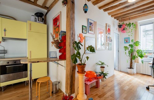 Quartier de la Folie-Mericourt Wohnung | Creative Bohemia, by Veeve