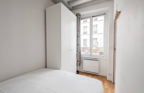 Quartier de la Folie-Mericourt Wohnung | Creative Bohemia, by Veeve