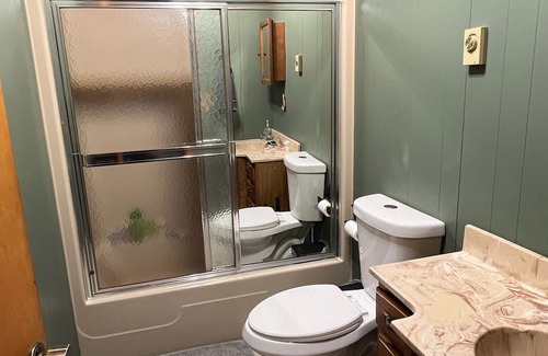 Lake Haus | Blissful Bluff Lake Retreat: 4BR House with Sandy Beach & Walkout Basement