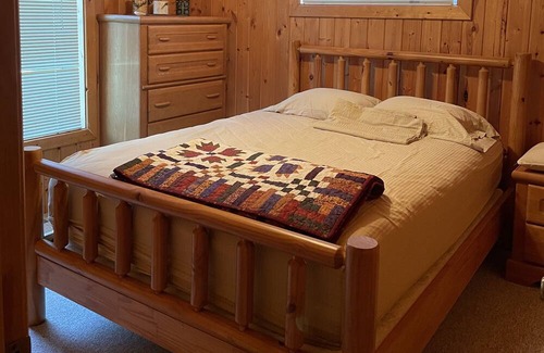 Danbury Kabine | Voyager Village Cabin. Perfect for a family gathering or a golfer's retreat.