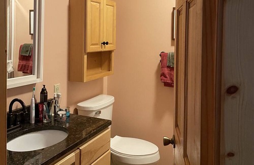 Danbury Kabine | Voyager Village Cabin. Perfect for a family gathering or a golfer's retreat.