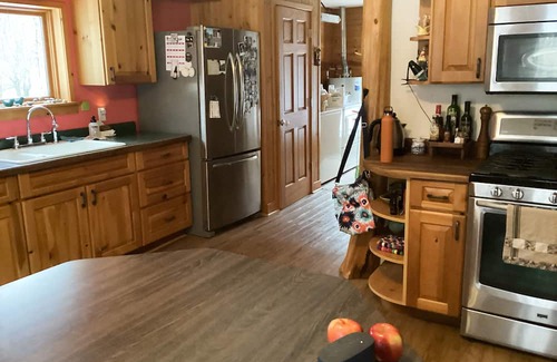 Laurium Haus | New listing! Lake view home available for MTU graduation weekend.