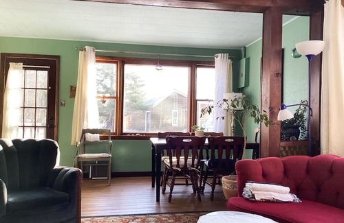 Laurium Haus | New listing! Lake view home available for MTU graduation weekend.