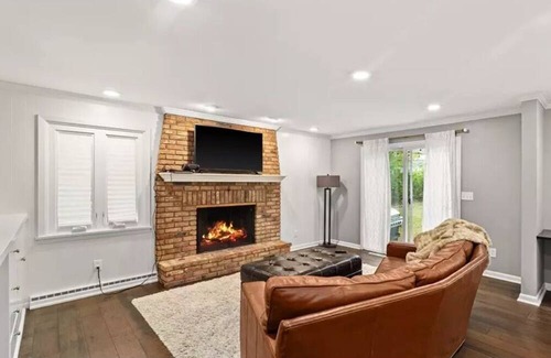 Beachwood Haus | Best vibes for the Solar Eclipse at this peaceful and centrally located getaway!