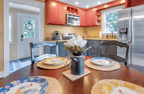 Port Royal Sonstige | Enjoy the country life at our Charming Farmhouse.