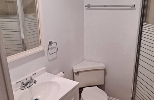 Prides Crossing Hütte | Cabana across from the ocean! Beautiful brick, detached, one bedroom cottage