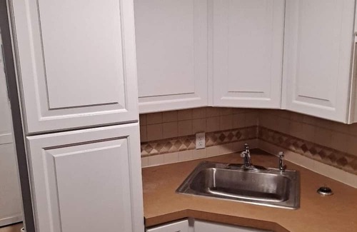 Prides Crossing Hütte | Cabana across from the ocean! Beautiful brick, detached, one bedroom cottage