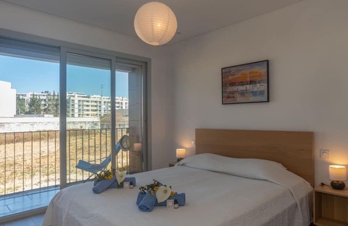 Palhais Wohnung | Beautiful apartment for 4 people with WIFI, A/C, TV and balcony