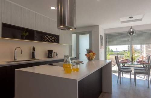 Palhais Wohnung | Beautiful apartment for 4 people with WIFI, A/C, TV and balcony