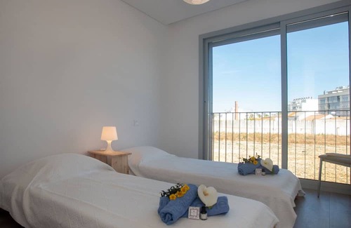 Palhais Wohnung | Beautiful apartment for 4 people with WIFI, A/C, TV and balcony