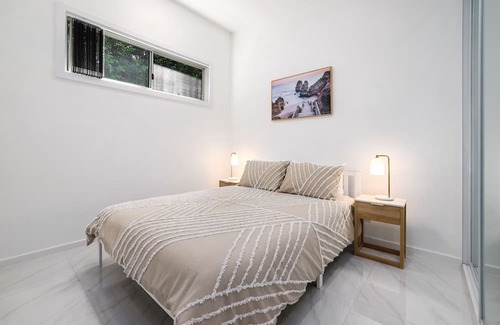 North Curl Curl Hütte | Seaside Cottage - Relaxing, quiet and private.
