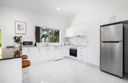 North Curl Curl Hütte | Seaside Cottage - Relaxing, quiet and private.
