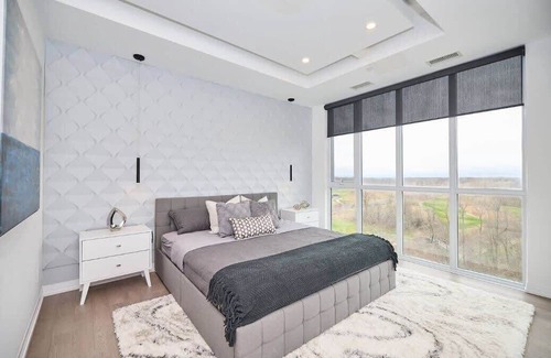 Niagara Falls Wohnung | The Eclipse Penthouse- Skyline/Fallsview 90 + day min