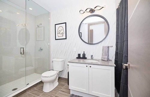 Niagara Falls Wohnung | The Eclipse Penthouse- Skyline/Fallsview 90 + day min