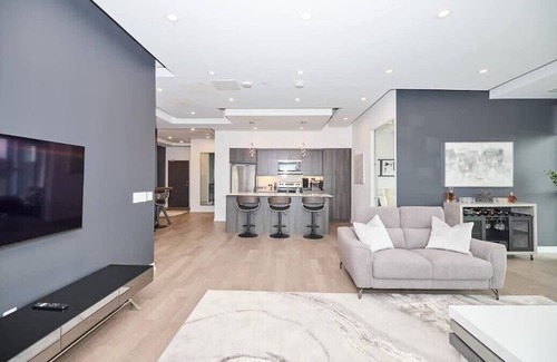 Niagara Falls Wohnung | The Eclipse Penthouse- Skyline/Fallsview 90 + day min