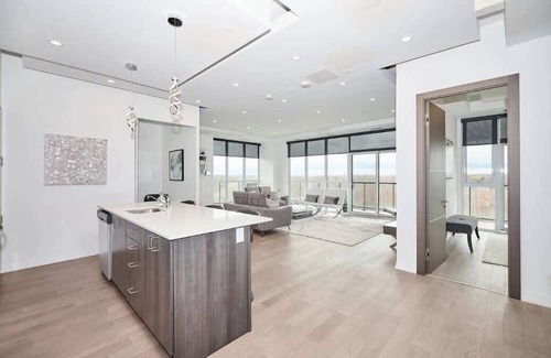 Niagara Falls Wohnung | The Eclipse Penthouse- Skyline/Fallsview 90 + day min