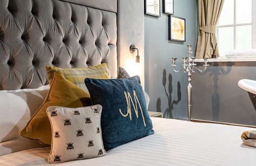 Rusholme Haus | heart of Manchester close to city centre great transport links