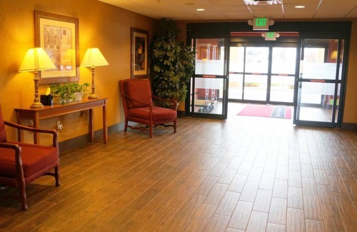 Kingman Haus | Scenic Road Trip Stop: Comfy Suite with Free Breakfast, Pool | 2 Units