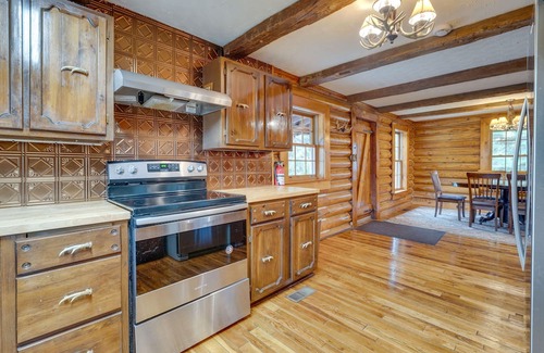 Wellston Kabine | Rustic Wellston Cabin w/ Pond & ATV Trail Access!