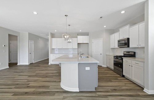 Wake Forest Haus | CUSTOM VILLA: MASTER ON 1ST FLOOR.