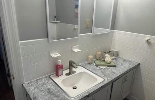 Framingham Haus | Quiet Home in a Safe Metro-west Boston Town