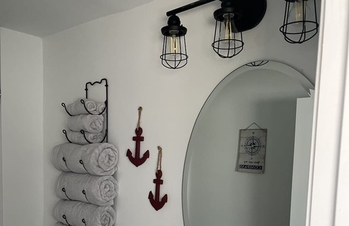 Yale Sonstige | Farmhouse on 80 acres. Pond with fishing