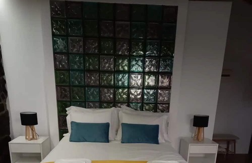 Angra do Heroismo Wohnung | Studio Apartment 'Casa Do Poço - Casinha' with Mountain View, Shared Terrace and Wi-Fi
