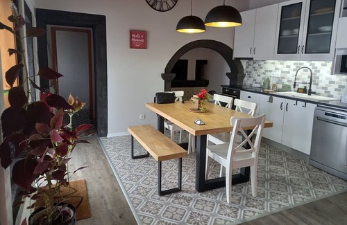 Angra do Heroismo Haus | Holiday Home 'Casa Do Poço - Casa Grande' with Shared Terrace and Wi-Fi