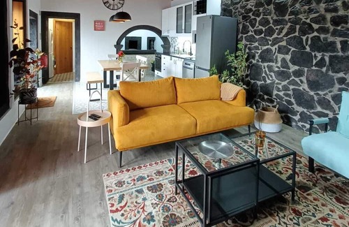 Angra do Heroismo Haus | Holiday Home 'Casa Do Poço - Casa Grande' with Shared Terrace and Wi-Fi