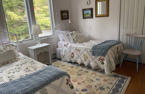 Blue Hill Haus | Sandpiper - 4 bedrooms, Rents Monthly Oct - June