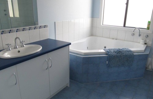 Wallaroo Plain Haus | OSPREY TOO