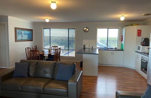 Wallaroo Plain Haus | OSPREY TOO