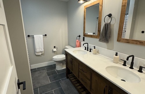 Granite Falls Haus | Coveside Drive - Beautiful Lakefront Home!