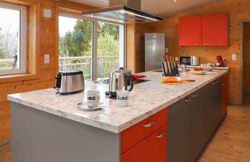 Vionnaz Wohnung | Nice apartment for 6 people with WIFI, TV, terrace, pets allowed, panoramic view and parking