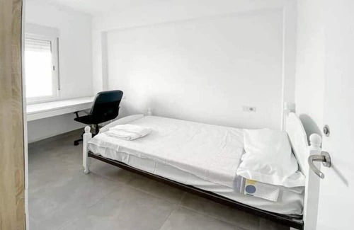 Castello de la Plana Wohnung | Elegant 4 beds near train station upto 6 Pax