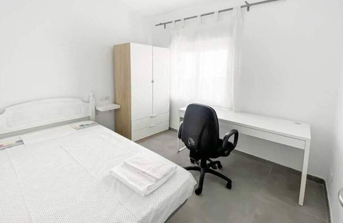 Castello de la Plana Wohnung | Elegant 4 beds near train station upto 6 Pax