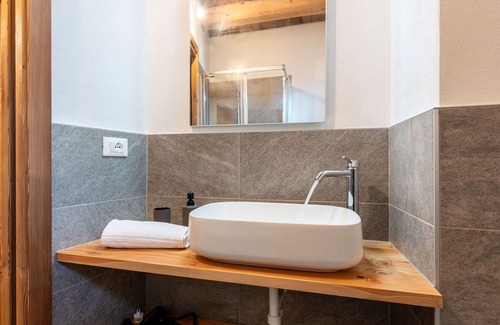 Prali Wohnung | Beautiful apartment for 6 guests with WIFI, TV, balcony and parking