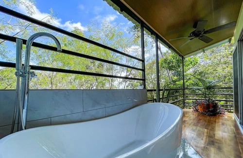 Parrita Haus | Unique Cacao Jungle Cottage with amazing views!