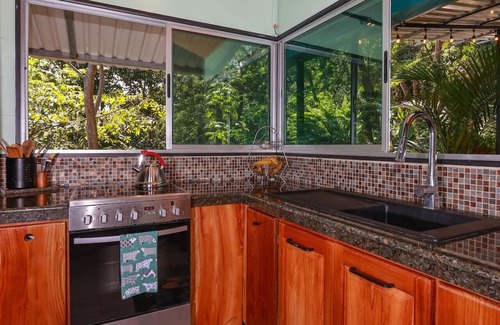 Parrita Haus | Unique Cacao Jungle Cottage with amazing views!