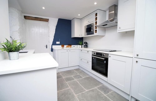 Draethen Haus | Peaceful Haven: Nature & Cuisine