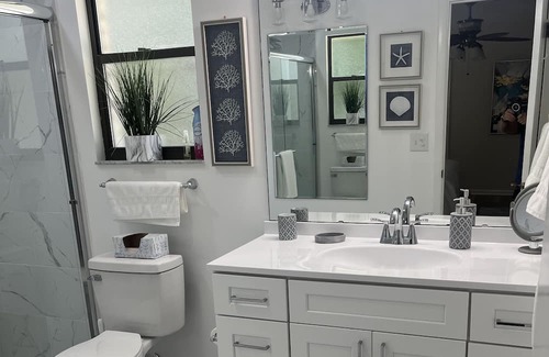 Mandarin Haus | Newly Renovated Beautiful Home 2minutes from St.Johns River and Public Parks