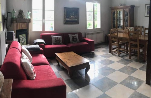 Navarra Pyrenees Wohnung | Apartment 'Etxezurialde I' with Mountain View, Private Terrace and Wi-Fi