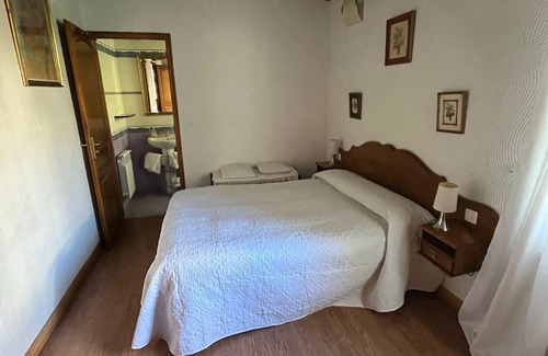 Navarra Pyrenees Wohnung | Apartment 'Etxezurialde I' with Mountain View, Private Terrace and Wi-Fi