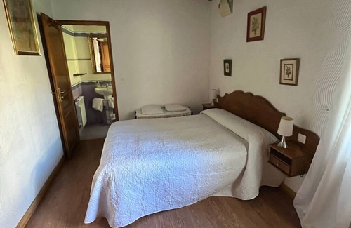 Navarra Pyrenees Wohnung | Apartment 'Etxezurialde Ll' with Mountain View, Private Terrace and Wi-Fi