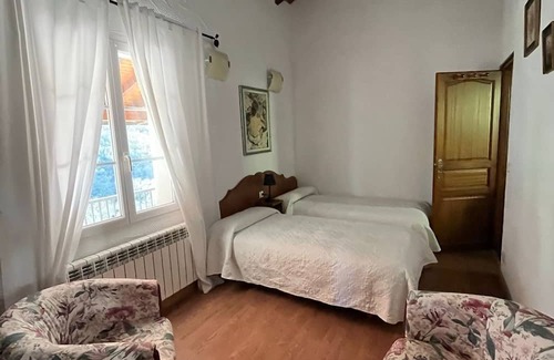 Navarra Pyrenees Wohnung | Apartment 'Etxezurialde Ll' with Mountain View, Private Terrace and Wi-Fi